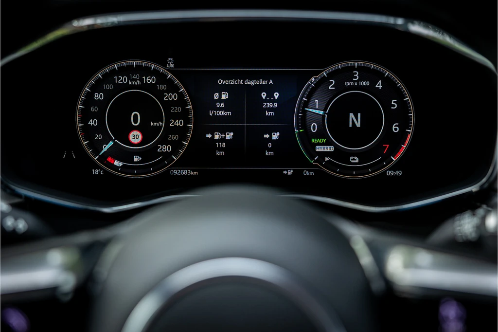Jaguar F-PACE – foto 23