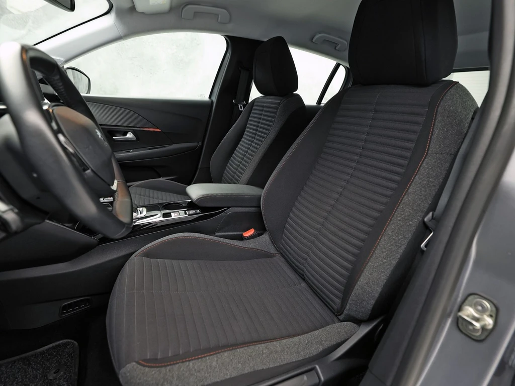 Peugeot e-208 – foto 18