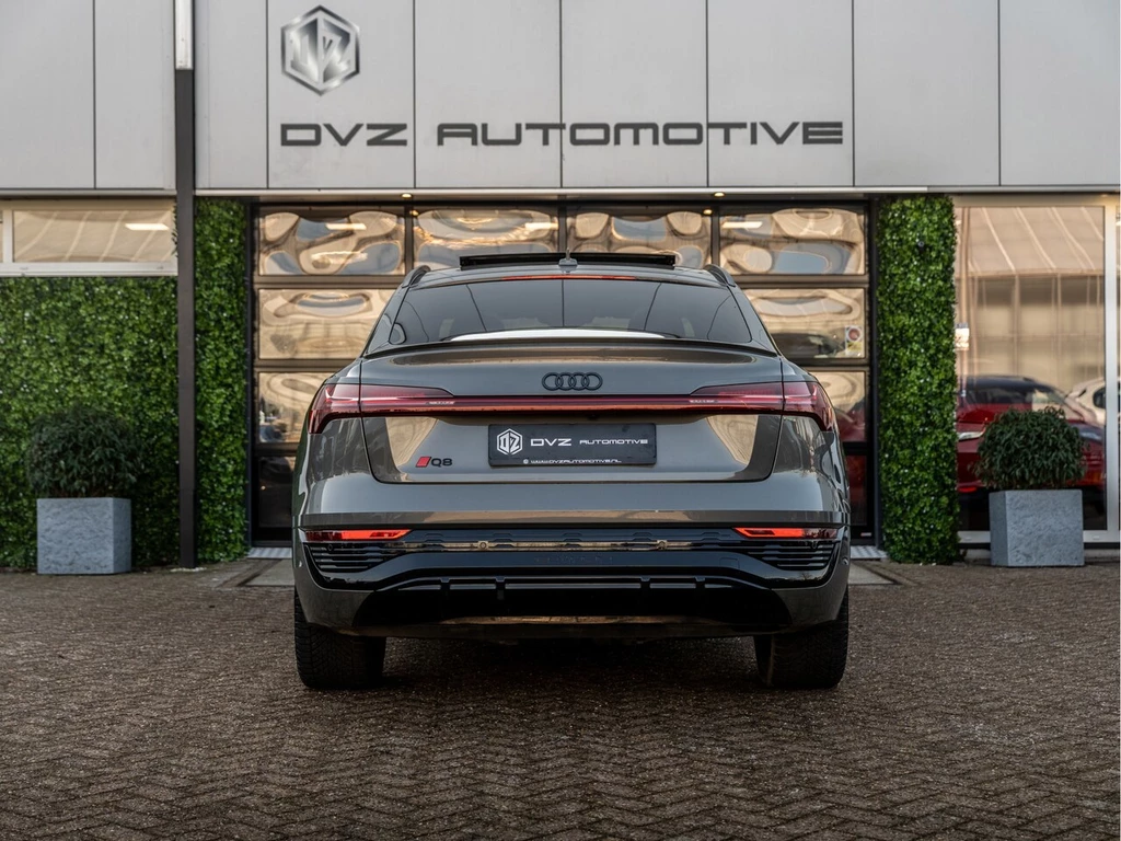 Audi Q8 Sportback e-tron – foto 4
