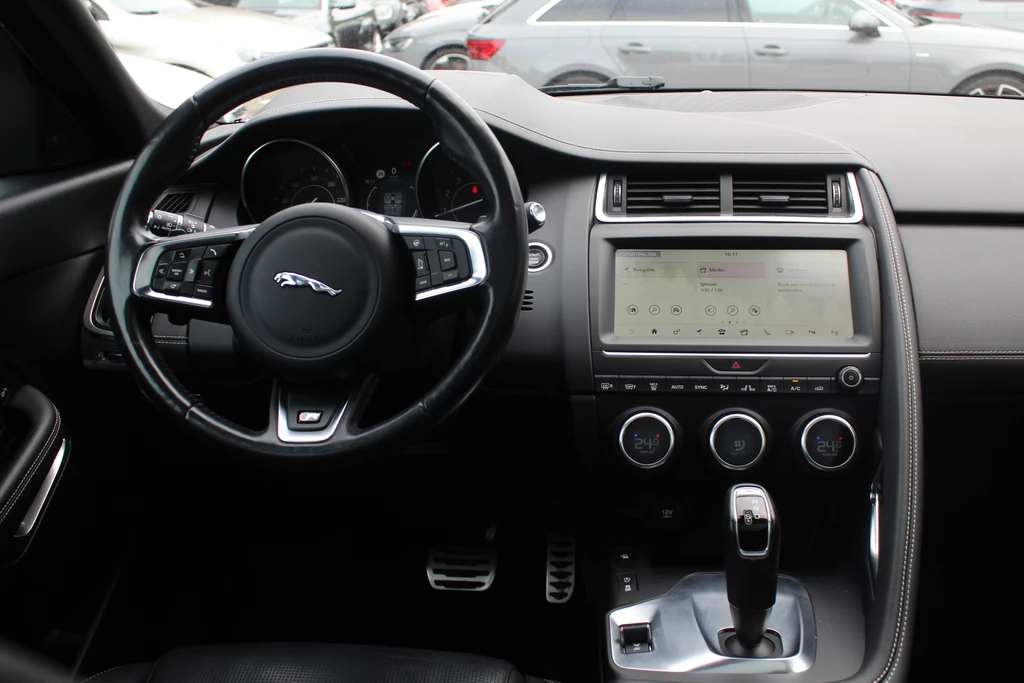 Jaguar E-PACE – foto 12