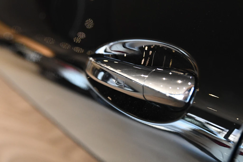 Mercedes-Benz EQC – foto 13