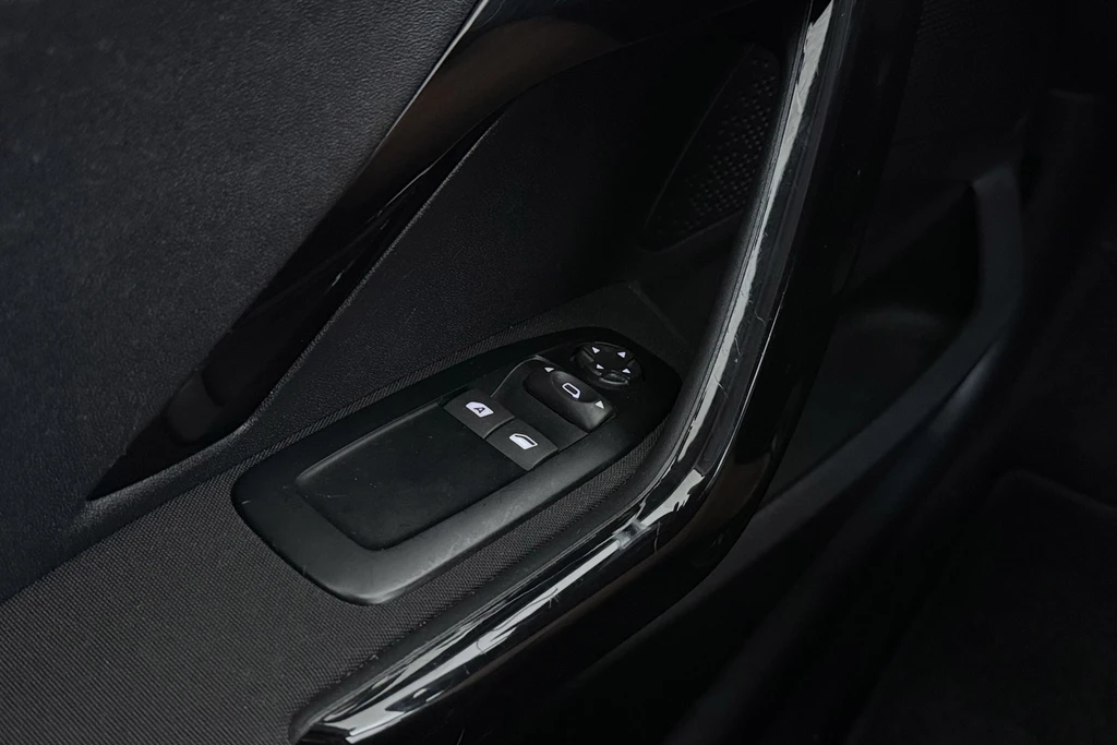 Peugeot 208 – foto 32