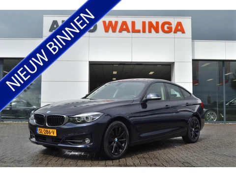 BMW 3 Serie Gran Turismo Sportline | Leer | Trekhaak af Fabriek | Adaptieve Cuise | 320i High Executive Parkeerhulp v/a | DAB | Draadloosladen |