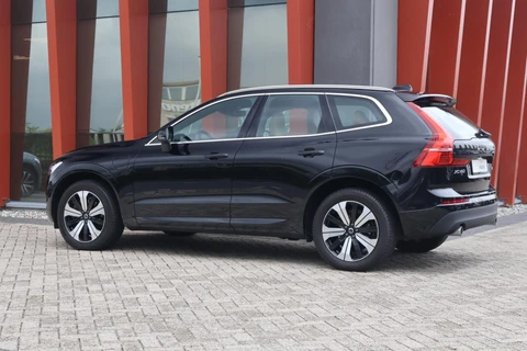 Volvo XC60 T8 Recharge AWD Momentum | Leder | Panoramadak | Parkeercamera | Keyless