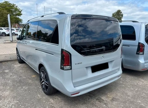 Mercedes-Benz V-Klasse 300 Benzine L2 Avantgarde Distronic Burmester 2 EL. Schuifdeuren 360 Camera 19 Inch