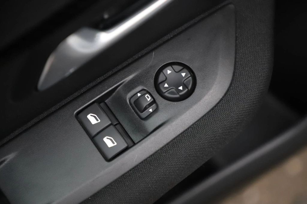 Peugeot 208 – foto 10