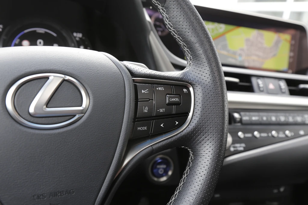Lexus ES – foto 51