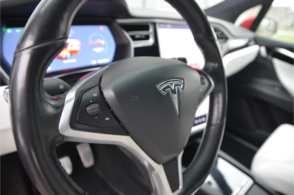 Tesla Model X – foto 17