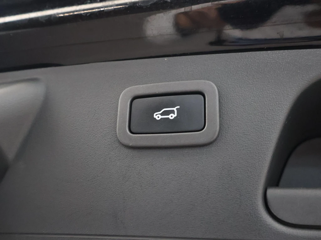Jaguar E-PACE – foto 18