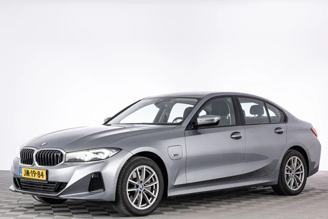 BMW 3 Serie 320 e Business Line *FACELIFT* Full LED | NAVI | PHEV -HEMELVAART OPEN!-