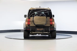 Land Rover Defender – thumbnail 4