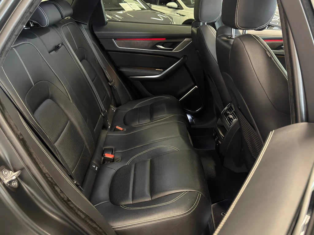 Jaguar F-PACE – foto 16
