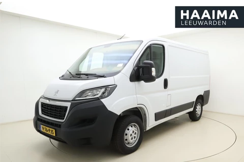 Peugeot Boxer 2.2 BlueHDi 120 L1H1 3.3t | Airco | In hoogte verstelbare zittingen | Parkeersensoren | Armsteunen | Centrale deurvergrendeling | Hill hold | Stuurbediening