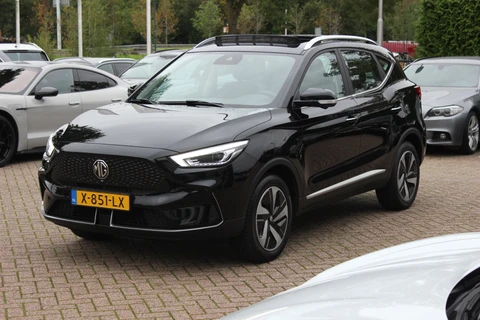 MG ZS EV Long Range Luxury 70 kWh / SoH 95.9 % / Panoramadak / Camera / Leder / CarPlay / Keyless / 17'' / Stoelverwarming / Dodehoek / DAB / ACC