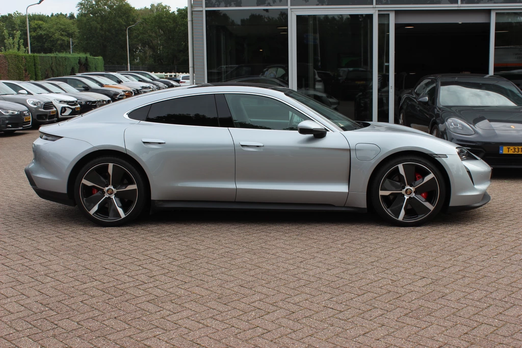 Porsche Taycan – foto 5