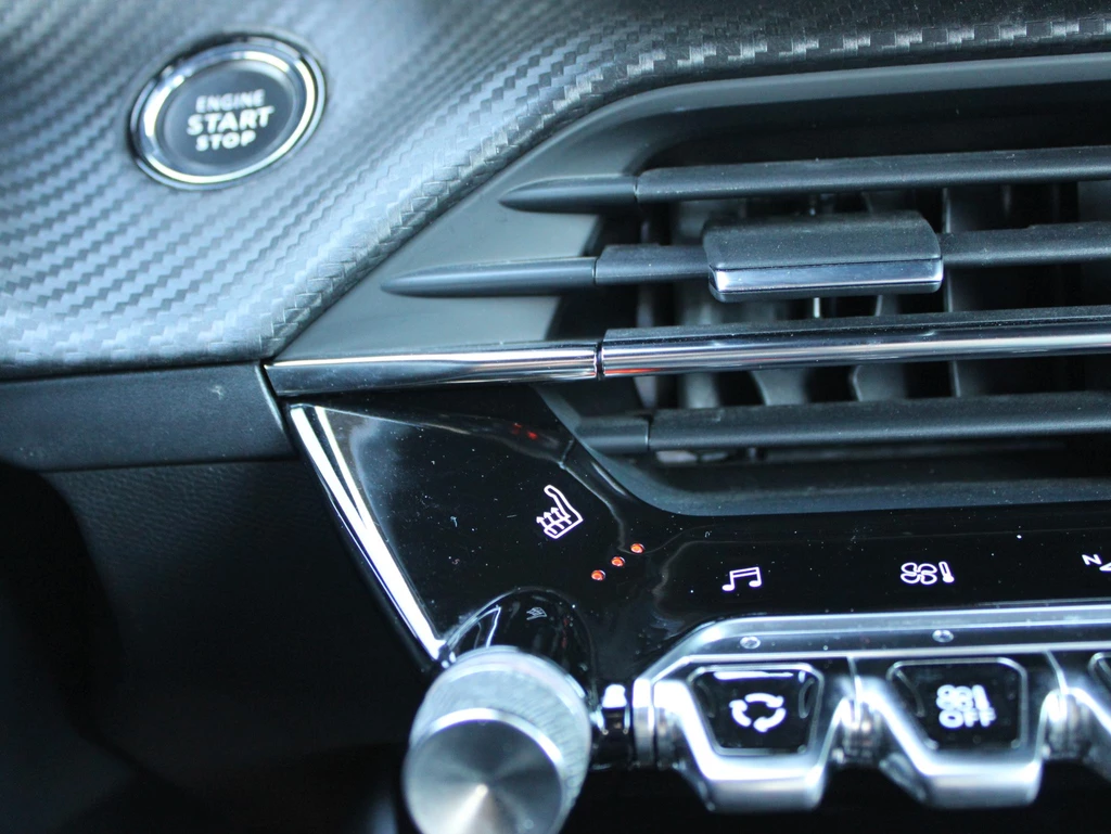 Peugeot 208 – foto 18