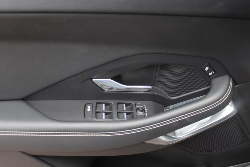 Jaguar E-PACE – foto 32
