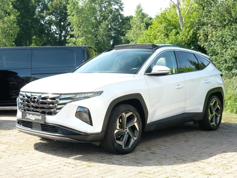 Hyundai Tucson 1.6 T-GDI PHEV Premium Sky 4WD 265 PK | Panoramadak | 360 Camera | Lederen bekleding | Stoelverwarming/verkoeling | Memory seats | Elek. Klep | Navigatie | CarPlay