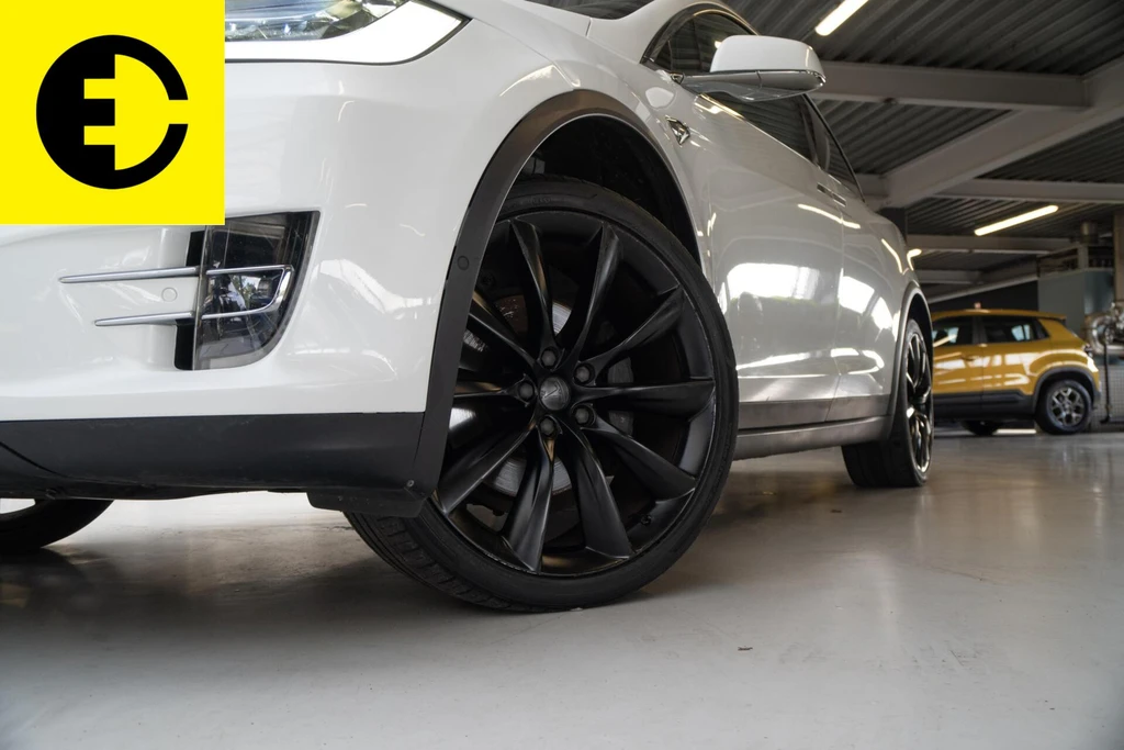 Tesla Model X – foto 21