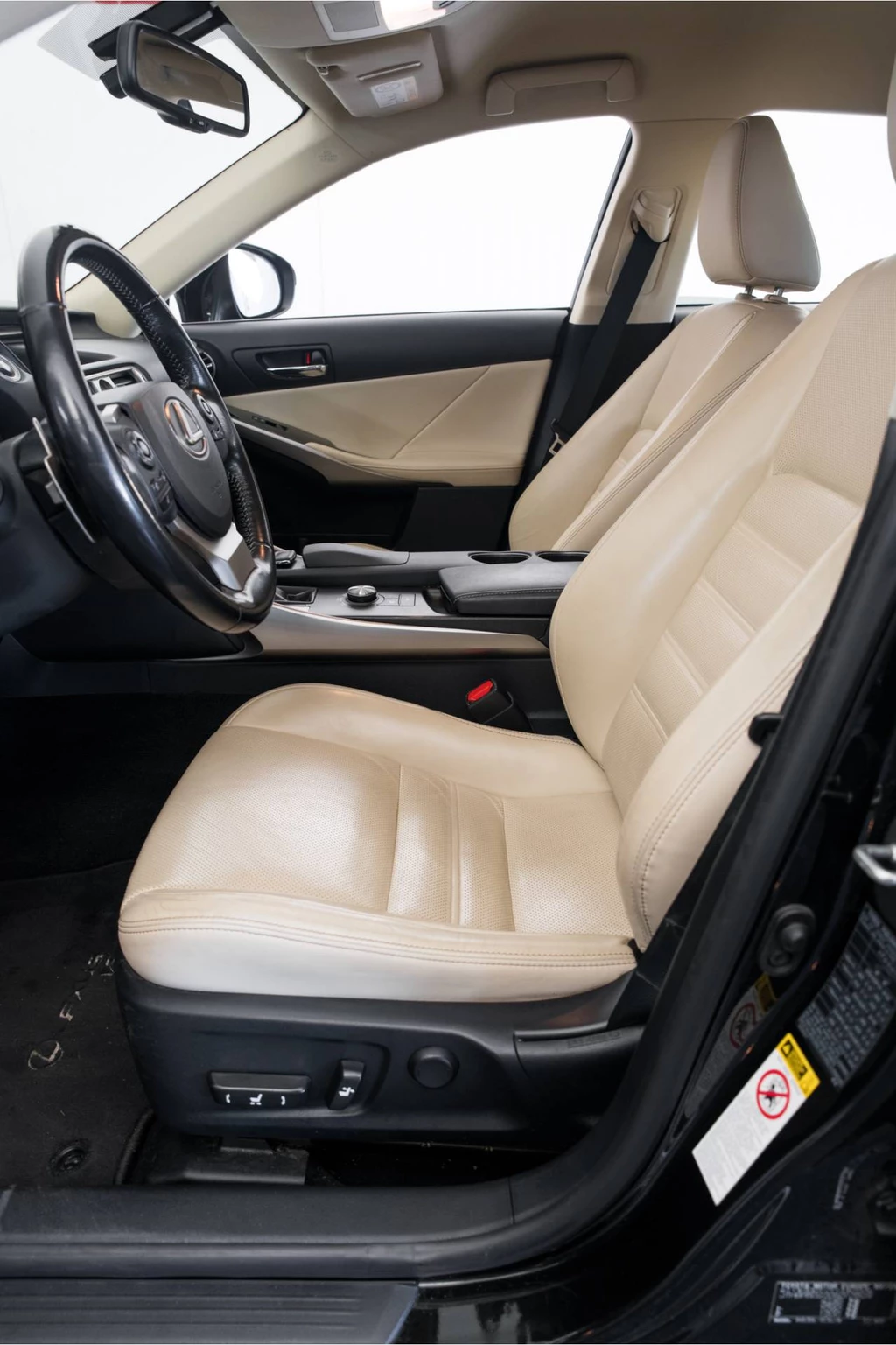 Lexus IS – foto 16