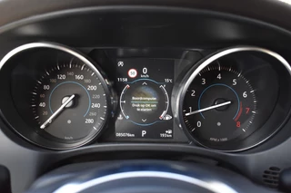 Jaguar F-PACE – thumbnail 21