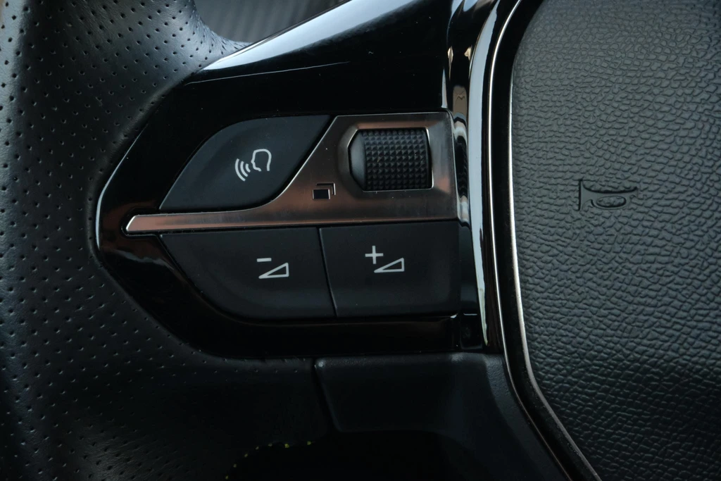 Peugeot e-208 – foto 16