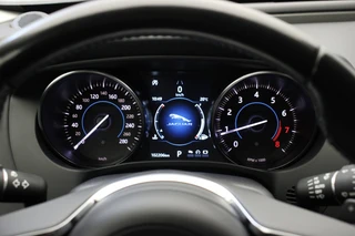 Jaguar XE – thumbnail 23