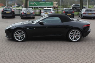 Jaguar F-Type – thumbnail 2
