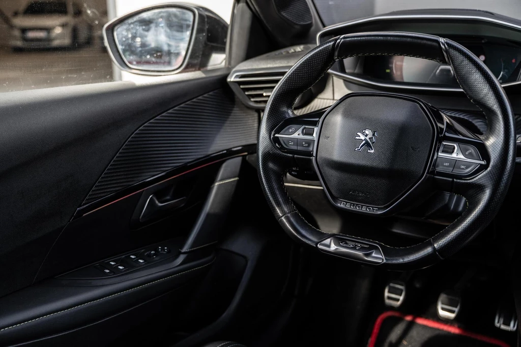 Peugeot 208 – foto 12