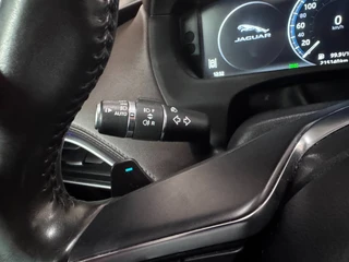 Jaguar F-PACE – thumbnail 23