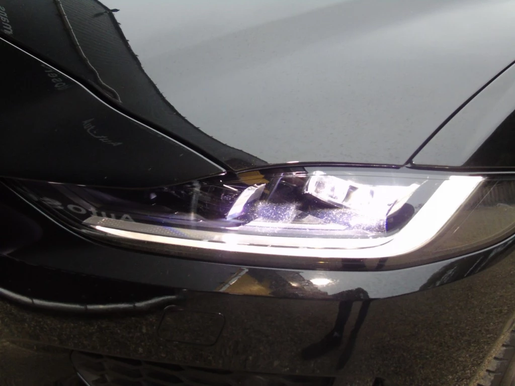 Jaguar XE – foto 11