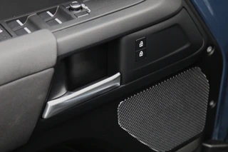 Land Rover Defender – thumbnail 36