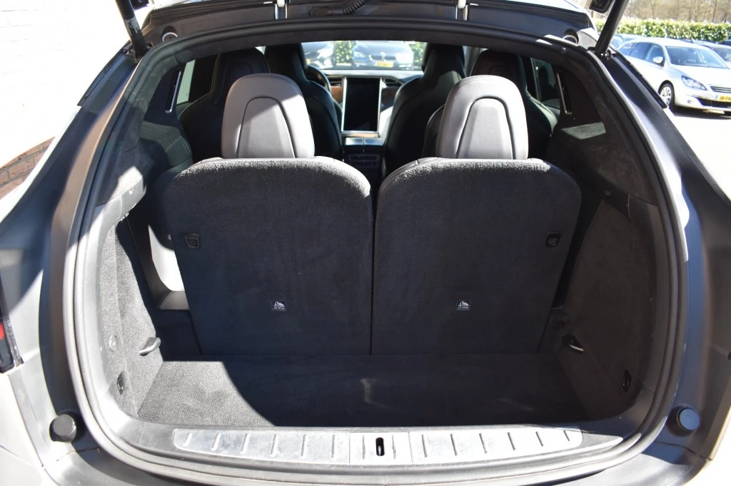 Tesla Model X – foto 17