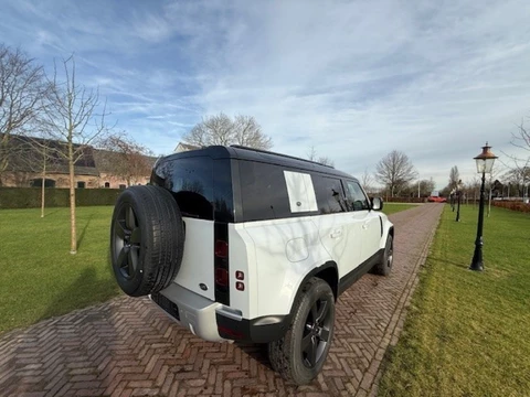 Land Rover Defender 110 P400e 221kW Aut.Luchtvering , schadevrij, dealeronderhouden.