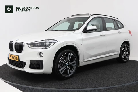 BMW X1 SDrive20i High Executive M Sport (PANORAMADAK, M-PAKKET, HEAD-UP, STOELVERWARMING, DEALER ONDERHOUDEN)