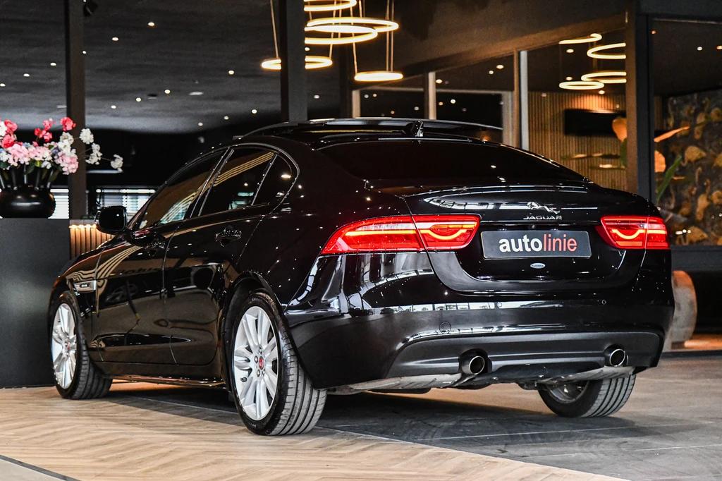 Jaguar XE – foto 5