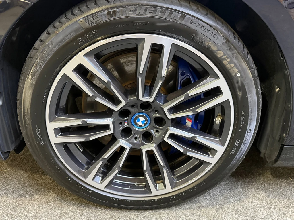 BMW i5 – foto 8