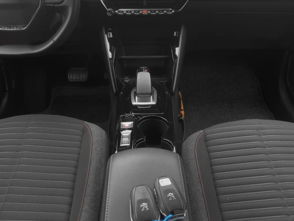Peugeot e-208 – foto 27