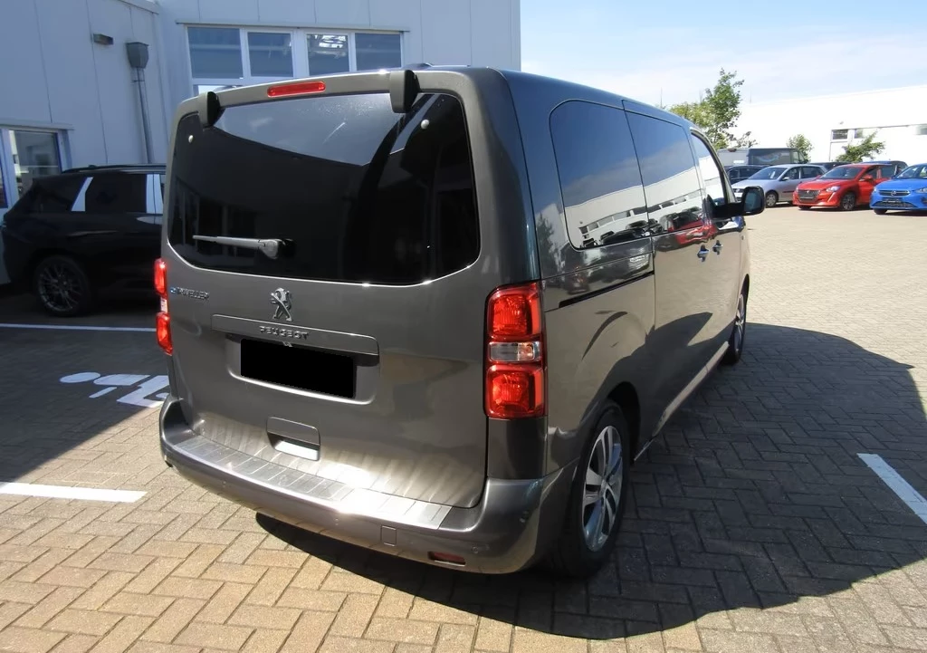 Peugeot e-Traveller – foto 2