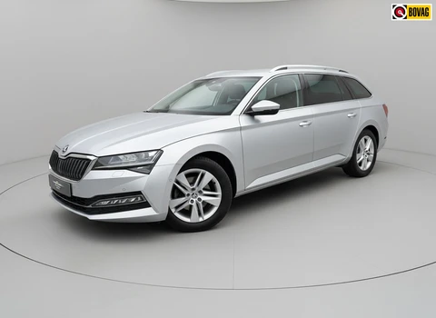 Skoda Superb Combi 1.4 TSI iV Style * AUTOMAAT * Trekhaak * Navigatiesysteem * Elektr. Kofferklep *