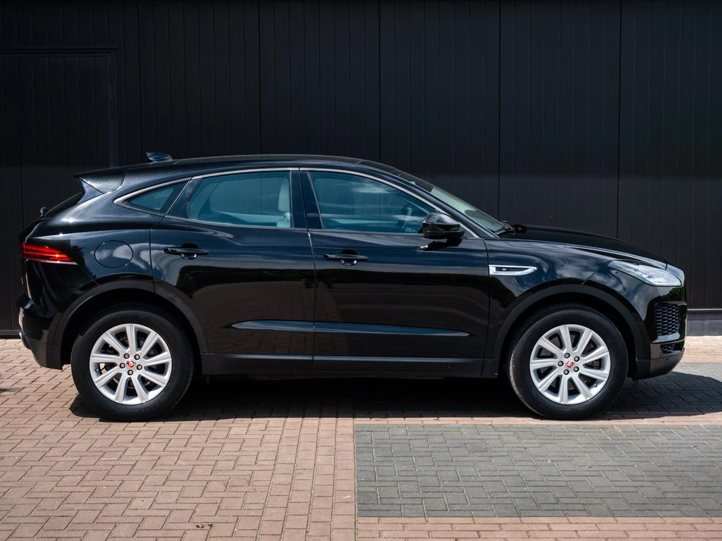 Jaguar E-PACE – foto 11