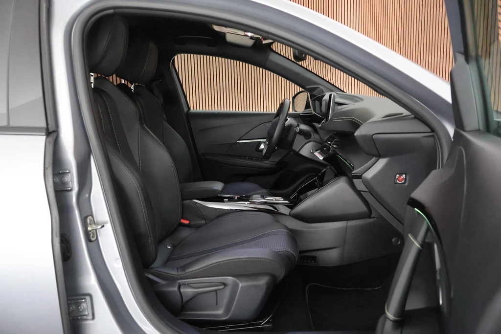Peugeot e-208 – foto 12
