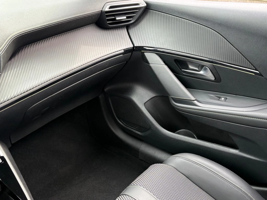 Peugeot 208 – foto 18