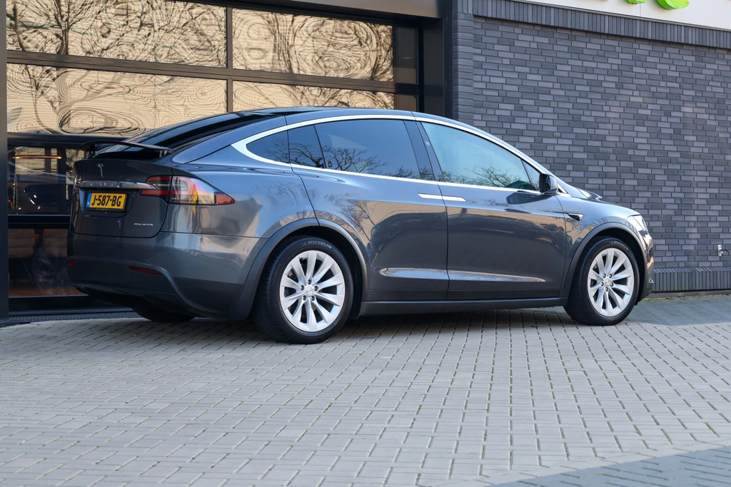 Tesla Model X – foto 10