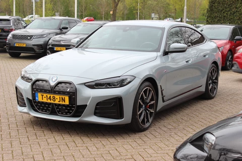 BMW i4 eDrive40 High Executive 84 kWh / SoH 93,5% / Trekhaak / 360Camera / Head-up / Leder / 19'' / Navigatie / Stoelverwarming / DAB / Cruise Control