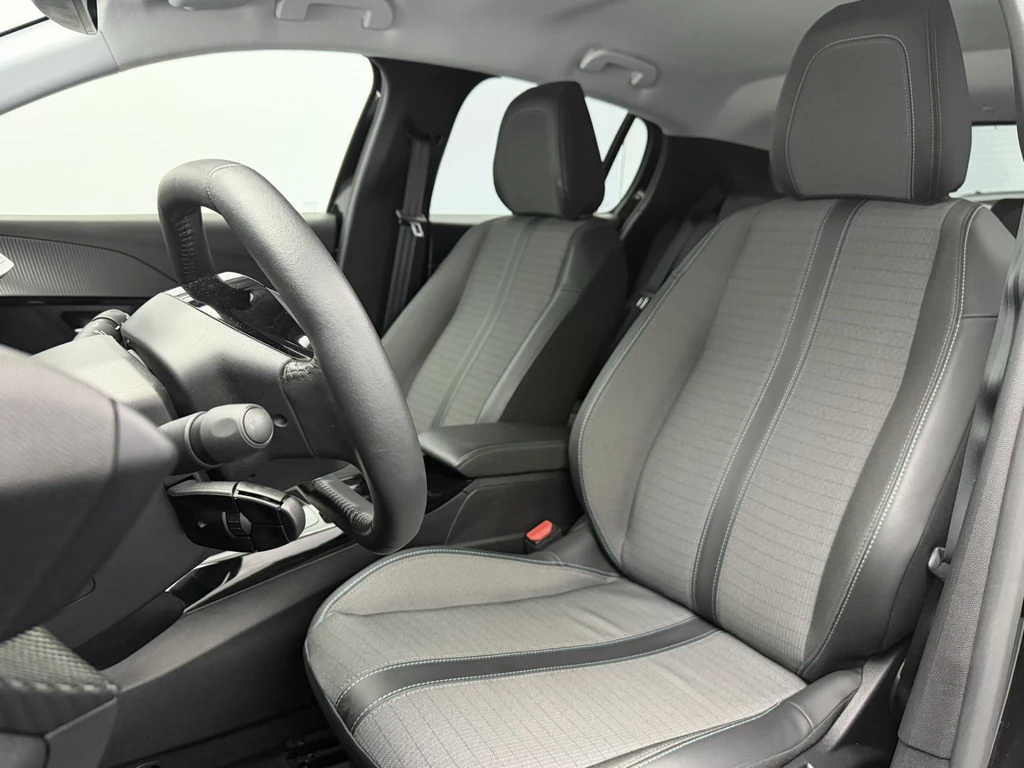 Peugeot e-208 – foto 12