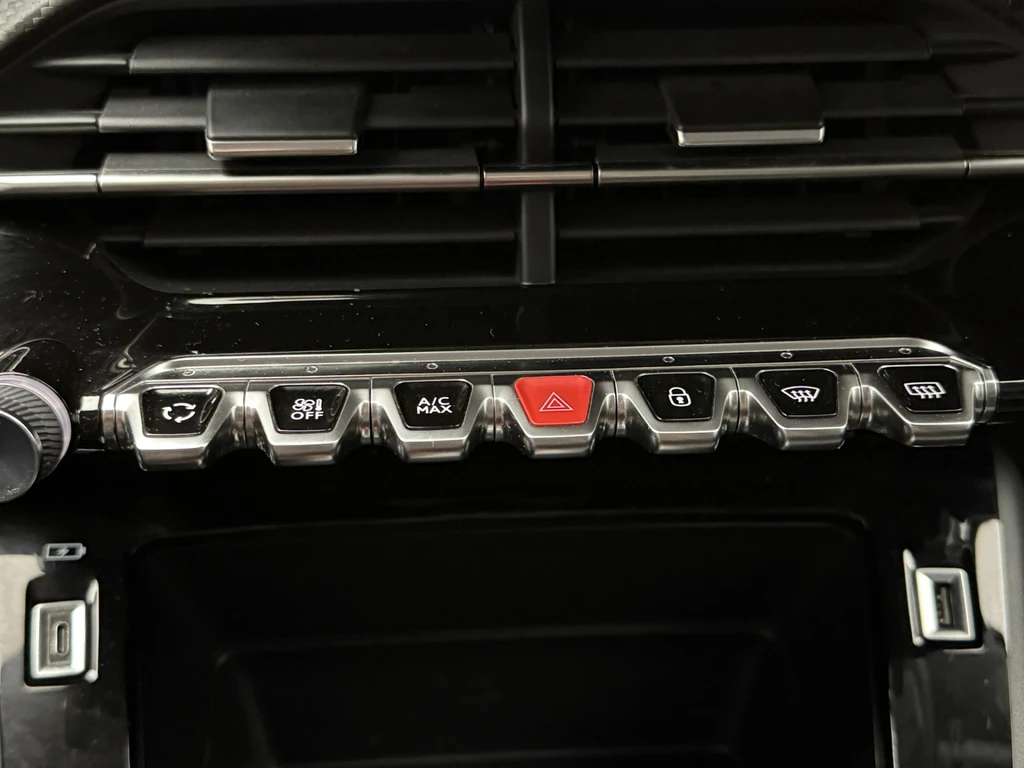 Peugeot e-208 – foto 18