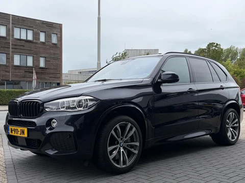 BMW X5 xDrive50i High Executive 7p. 450pk | M Pakket | Elek. Trekhaak | Panoramadak | Winterset | Head-Up | ACC | HK Audio |