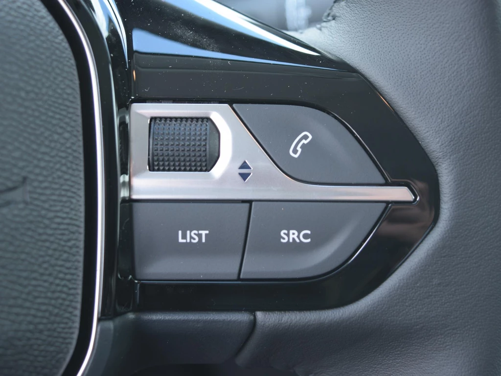 Peugeot e-208 – foto 17