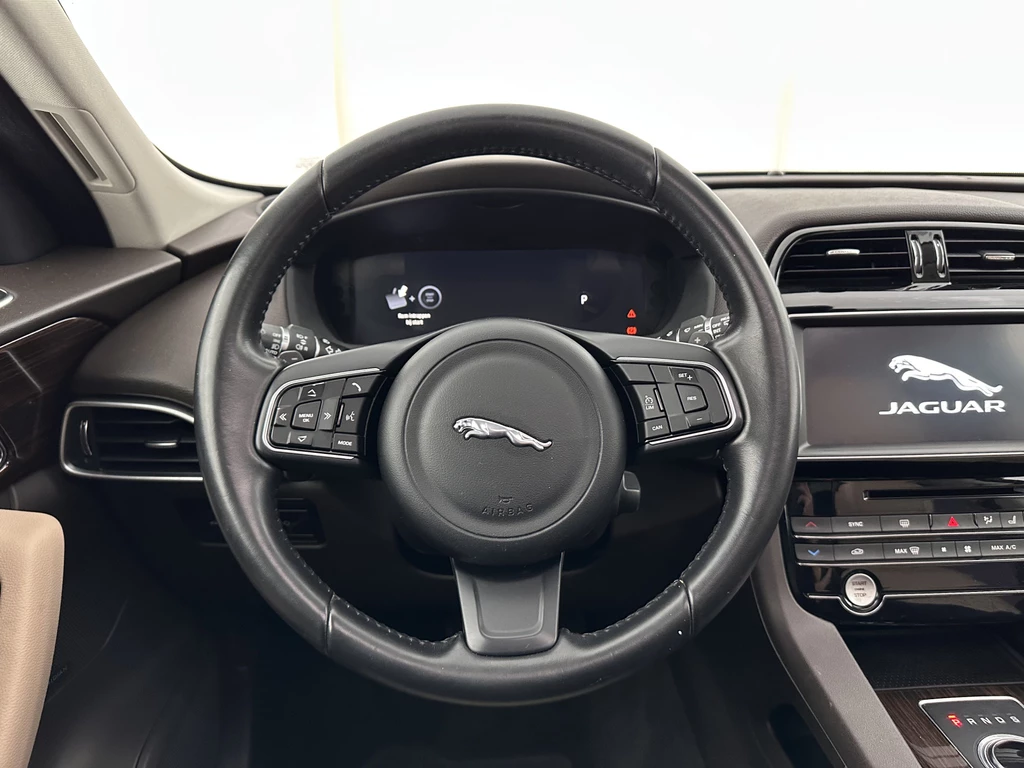 Jaguar F-PACE – foto 18